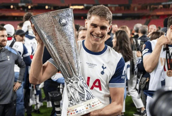 jiuyou-巴萨锁定范德芬替代巴斯托尼，荷兰中卫或今夏加盟|巴塞罗那|热刺|亚历山德罗·巴斯托尼|托特纳姆热刺|国际米兰_新浪体育_新浪新闻