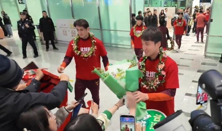 jiuyou-让对手忌惮未来！U23国足球员穿特制T恤，记者：商业价值飙升