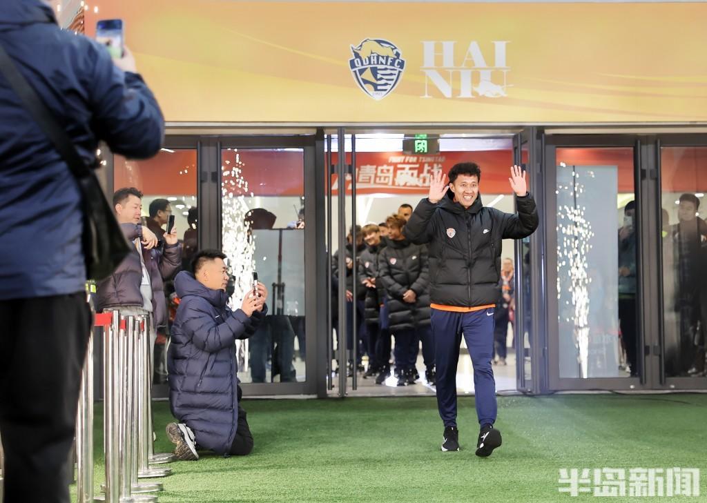 j9-马年“牛”起来！青岛海牛举行新赛季出征仪式，主教练米兰要踢出攻势足球