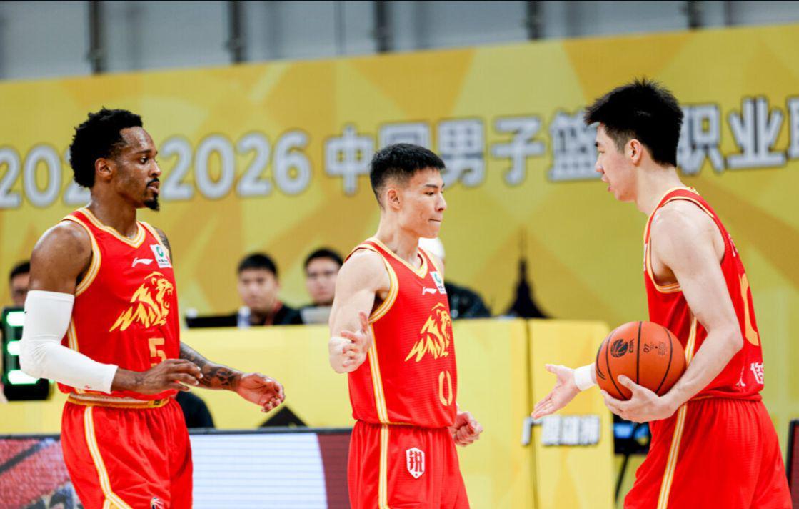 九游娱乐-王博一招扭转0-3颓势！弃用一人收奇效，球迷：终于知道咋赢球了